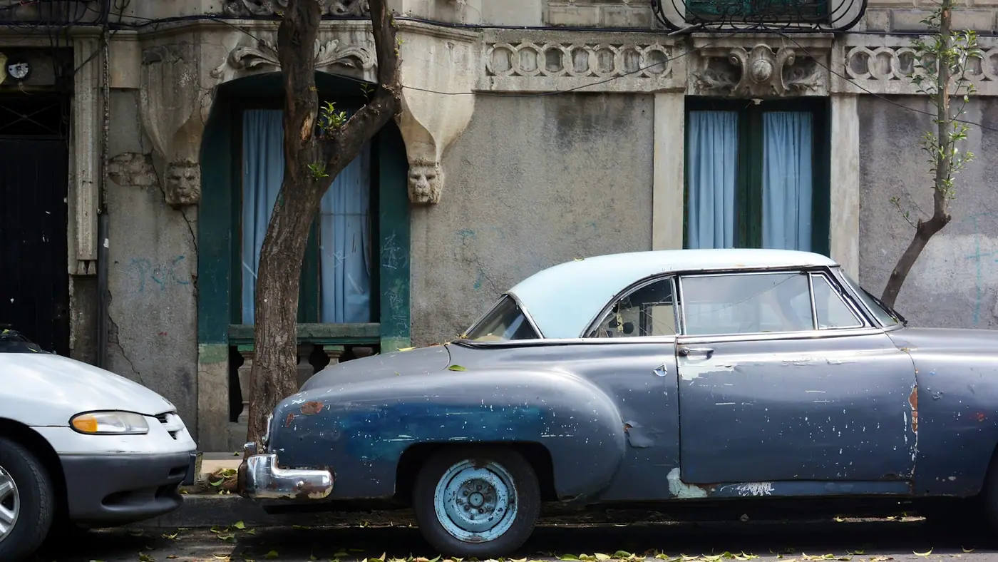 A classic car on a Mexico City street.