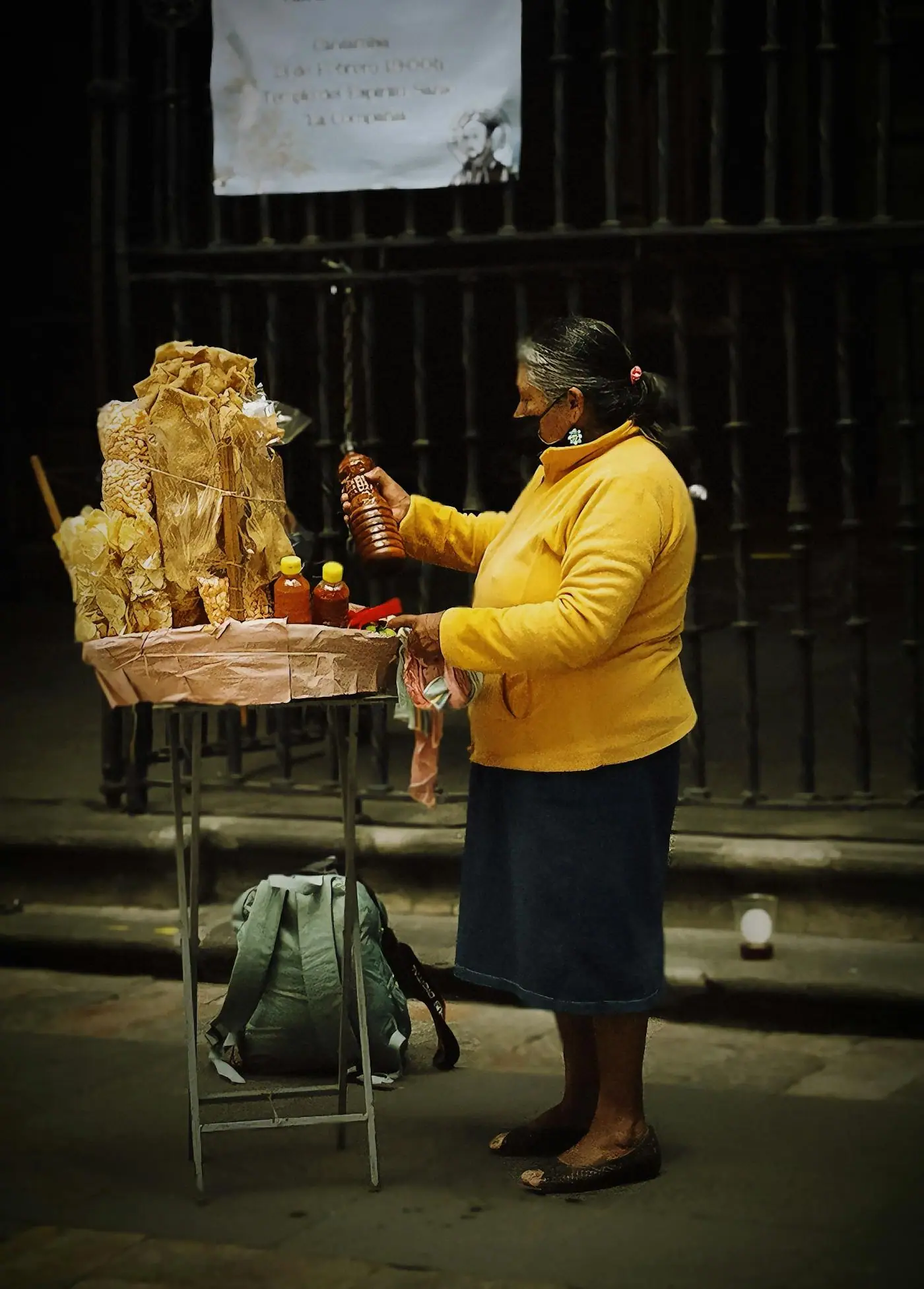 A street snack vendor preparing food in Mexico City.