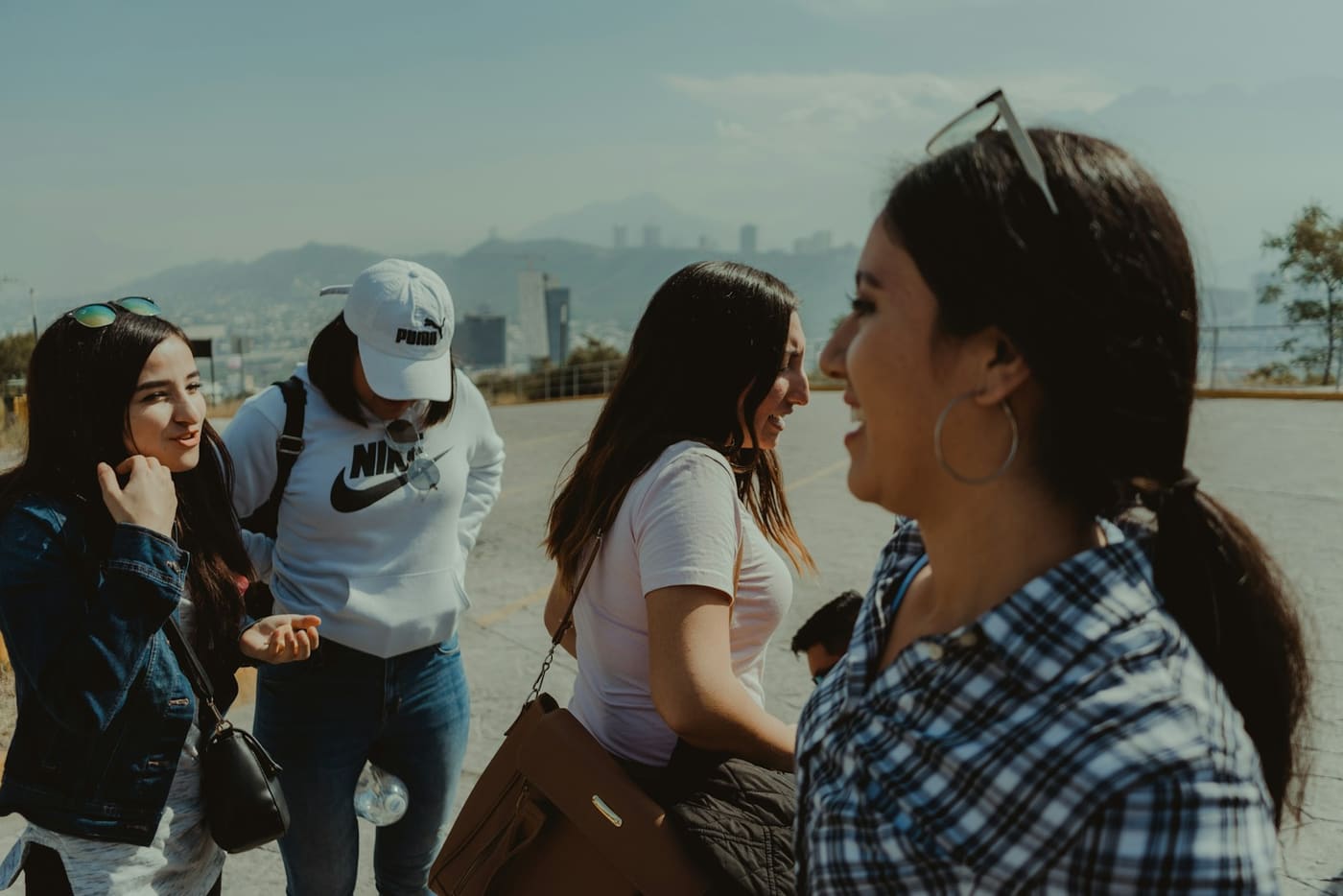 "Me Caes Bien": How Mexicans Say "I Like You" Without Starting a Rom-Com