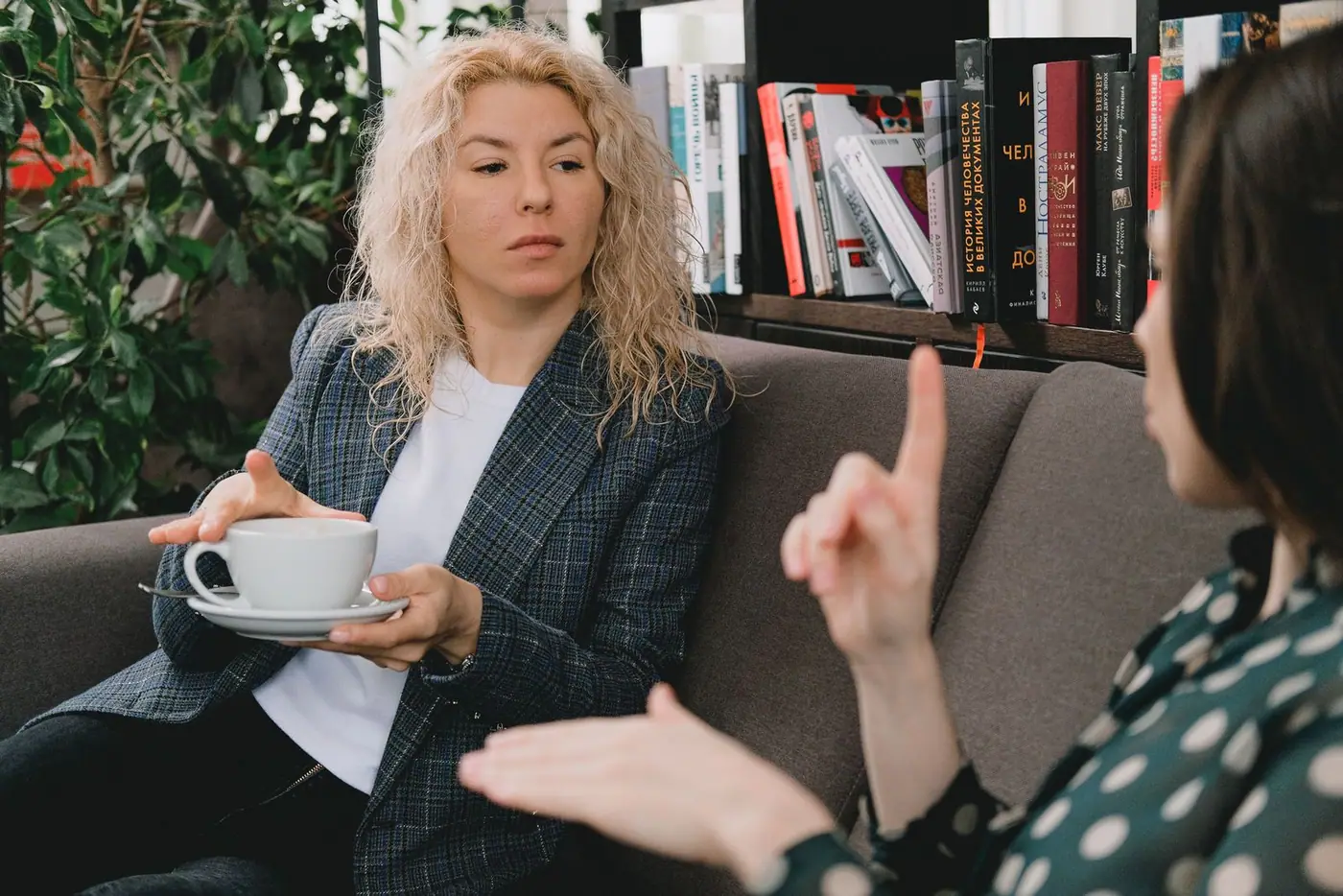 Two coworkers having a calm conversation.