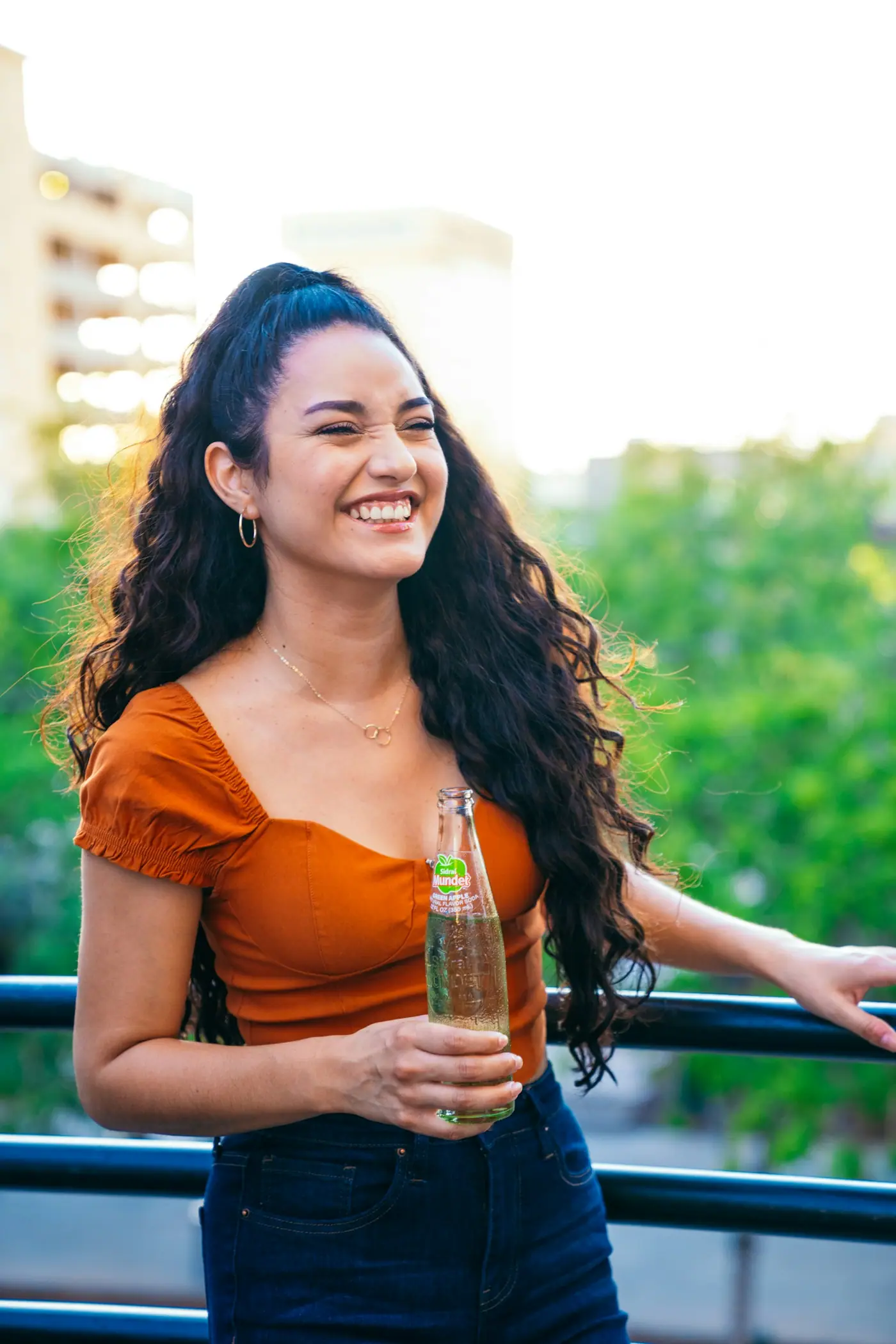 Buena Onda on Dating Apps: The Tiny Mexican Spanish Vibe Word